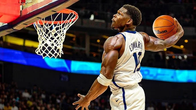 NBA球员精彩扣篮瞬间